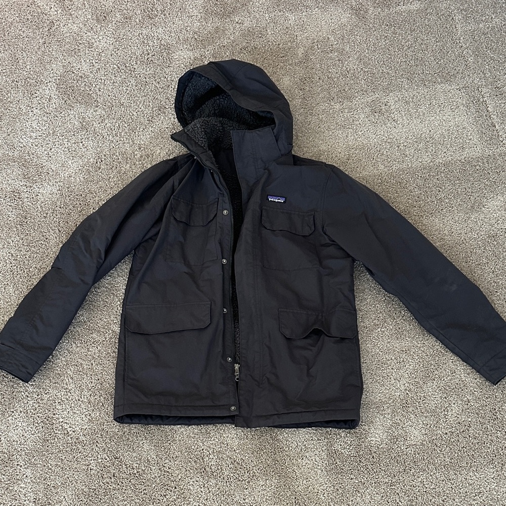 Men’s Patagonia hard shell coat. Size Medium